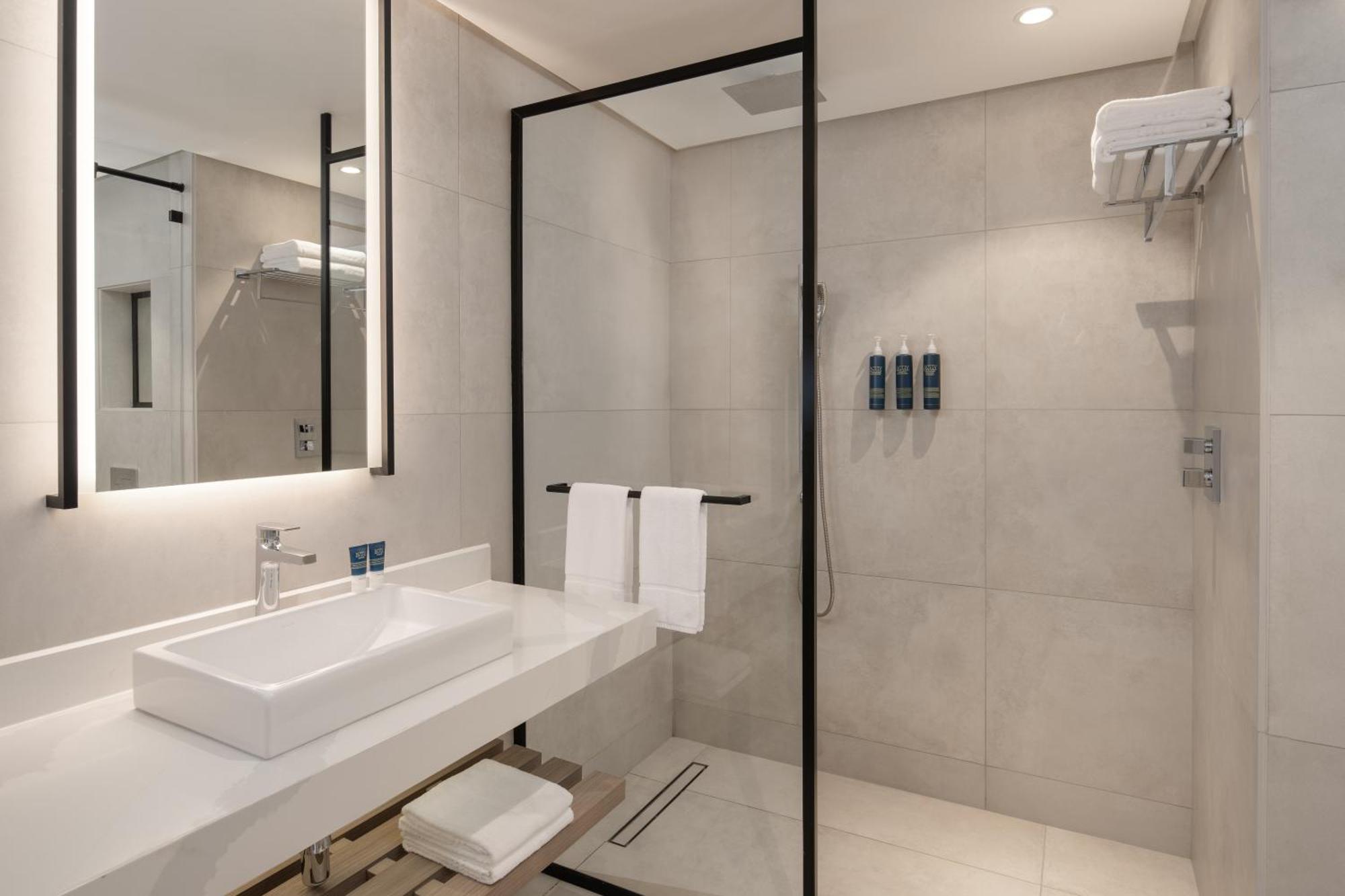Four Points By Sheraton Кампала Экстерьер фото